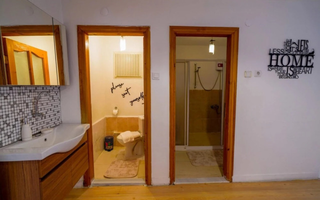 Serene and Central Flat With Balcony in Muratpasa