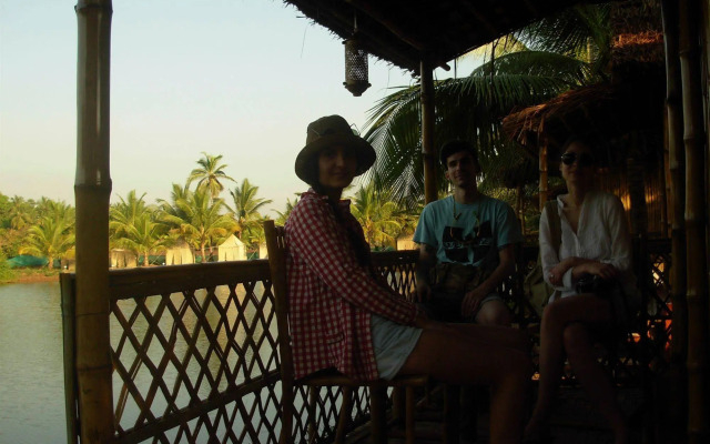 Om Lake Resort