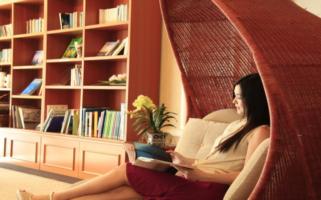 The Heisaura Beach Hotel & Resort