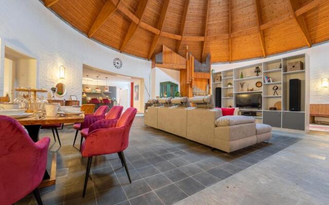 dreamcation - Ehemalige Kirche & Souterrain Wohnung, 3D-Tour, Terrasse, BBQ, Kamin