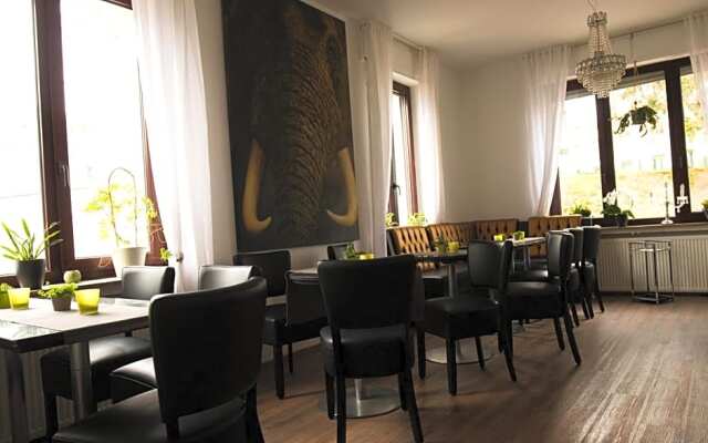 Lazarus Hotel & Restaurant