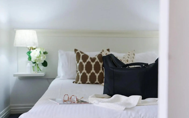Hotel Collins
