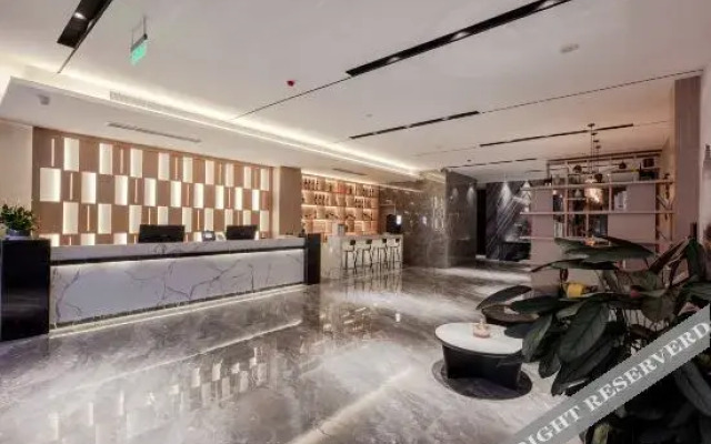 Yihai Hotel (Zhengzhou South China City Longhu Jinyi City Shopping Center Branch)