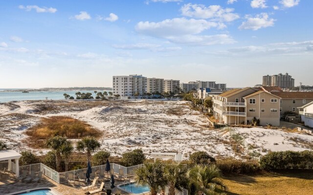 Magnolia House 407 is a 1 BR with amazing views by RedAwning