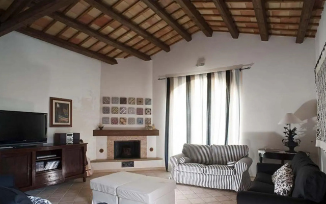 Independent villa up to 16 guests-VILLA DELLO ZINGARO
