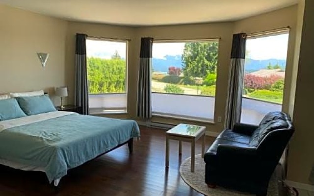 Bay Mountain Lookout Suites