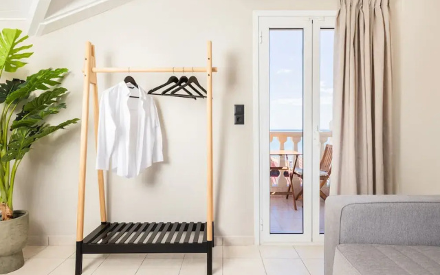 Manthos Beachfront Apartments