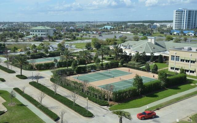 The Gem - 3 Br condo by RedAwning