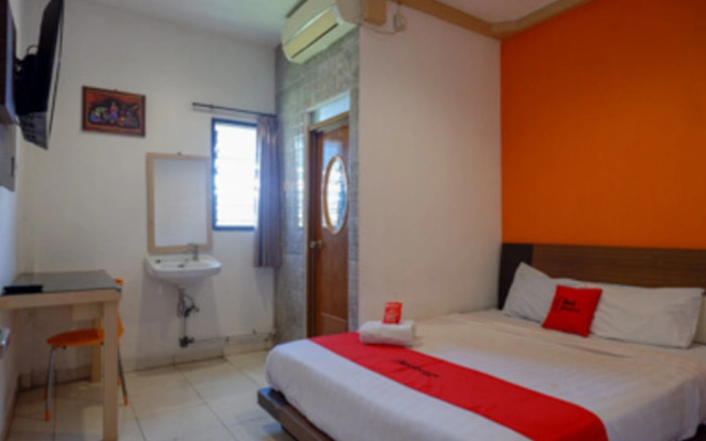 RedDoorz Plus near Ciputra Mall Simpang Lima 2