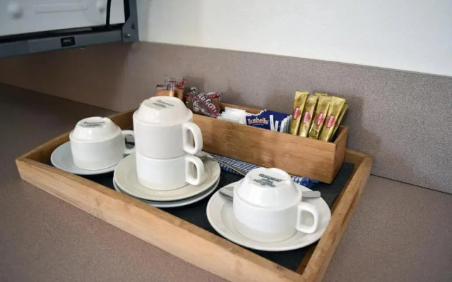 Ten Dollar Town Motel