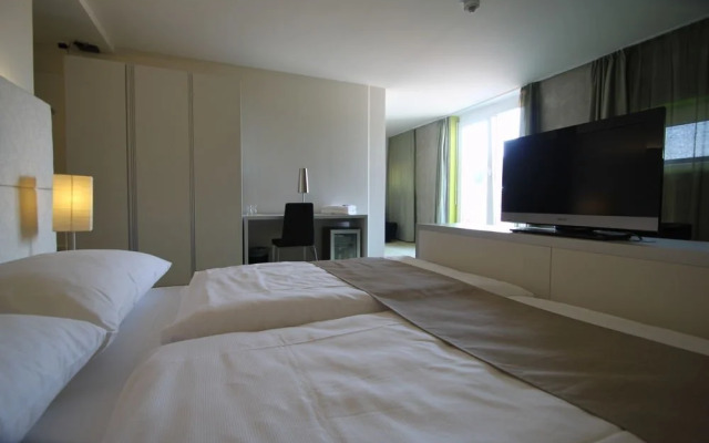 Pineacre on the Lake