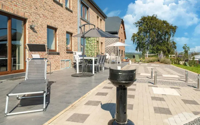 Spacious Getaway Near Spa F1