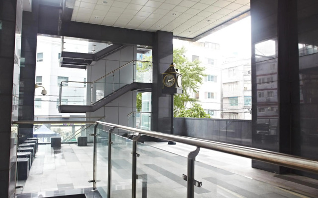 Rainbow Hotel Myeongdong