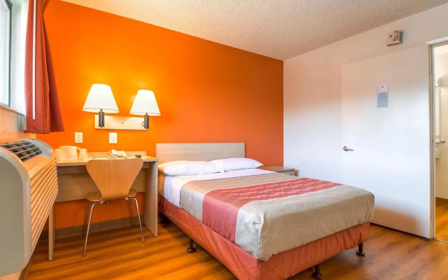 Motel 6 Los Angeles - Harbor City