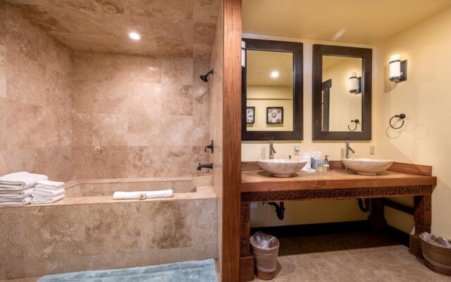 K B M Resorts- Hale-1470 Presidential 3bd, 3ba Beach-front Estate, A/c, Private Yard!