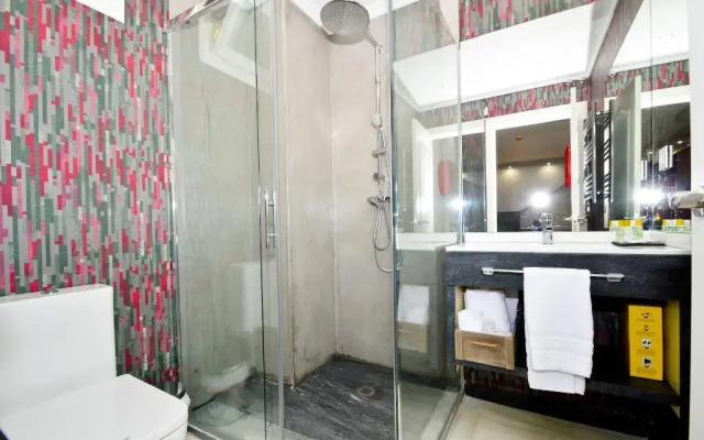 The Zentral Arenal Suites