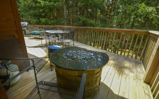 Bear Mountain Lodge 4 Bedroom House