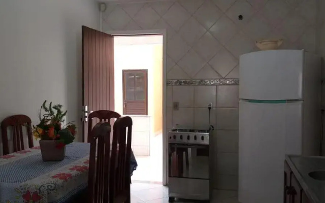 Casa 02 dorm na Rua Salmao