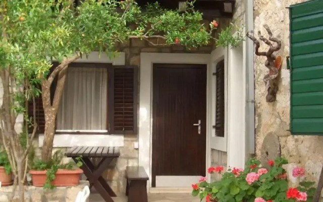 Paradise Stone Apartments