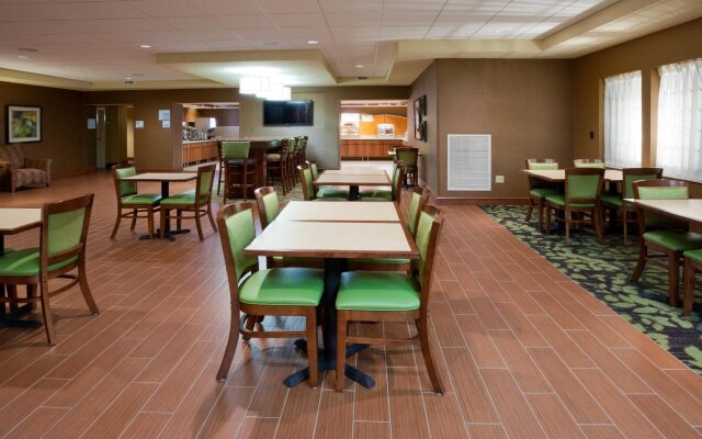 Holiday Inn Express & Suites Willmar by IHG