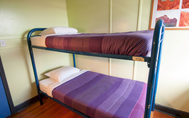 Ocean Island Inn Backpackers Suites - Hostel