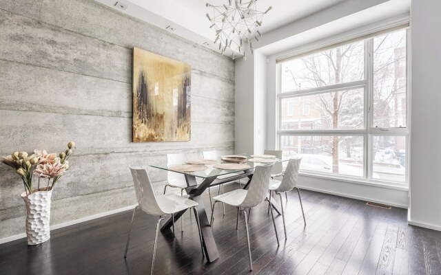 Cozy 5 Bedroom House in Downtown Toronto