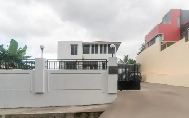 Mahanaim Rike by Reddoors