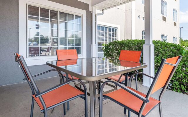 Country Inn & Suites by Radisson, Toledo, OH