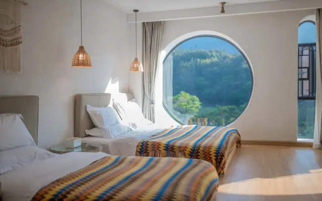 Distant Mountain Guesthouse