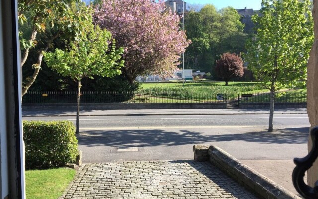 XV Albert Place