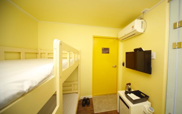 24 Guesthouse Sinchon Avenue