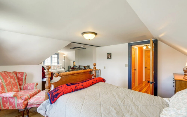 Charming Lovell Farmhouse - 17 Acres w/ Mtn Views!