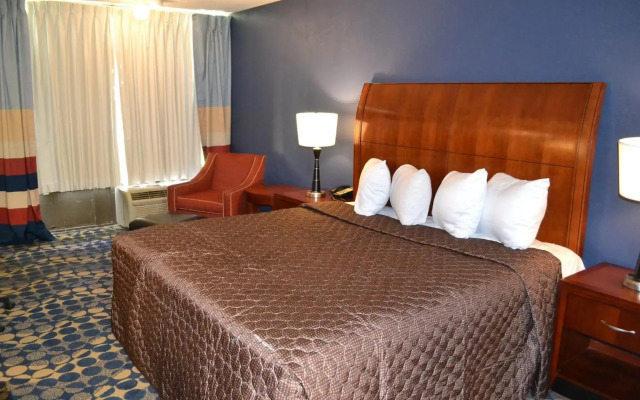 Econo Lodge & Suites