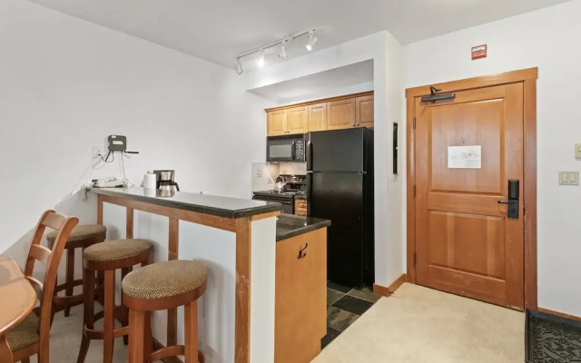 1106 - Studio Standard Eagle Springs West Studio