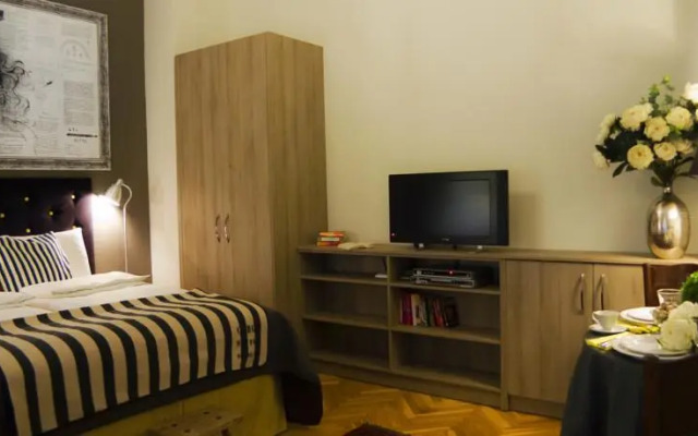 Golden Stars Deluxe Budapest Apartment