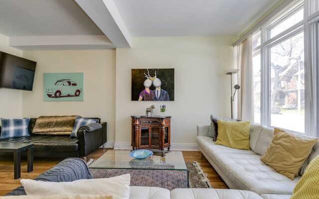 Newly Decorated 2BR Yorkville Home