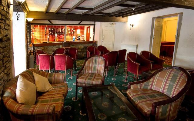 Almondsbury Inn & Lounge