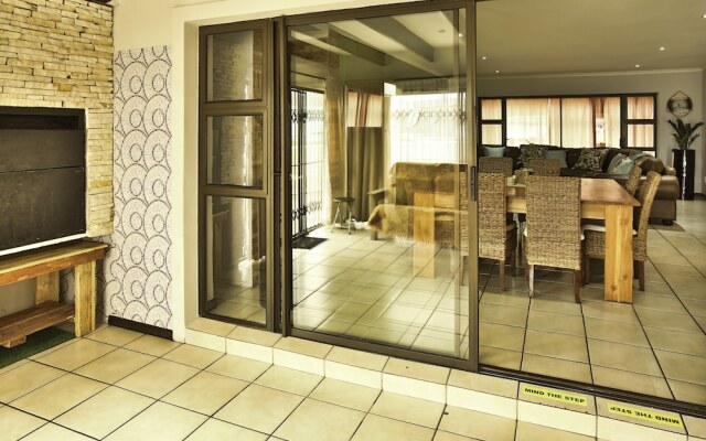 Casa Bella 6 Sleeper Langebaan