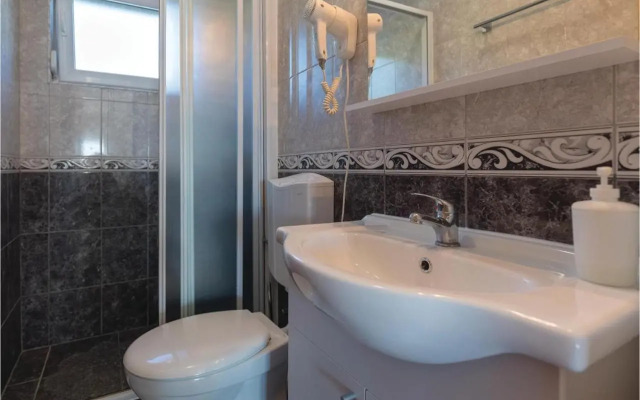 One-Bedroom Apartment Klek with Sea view 07