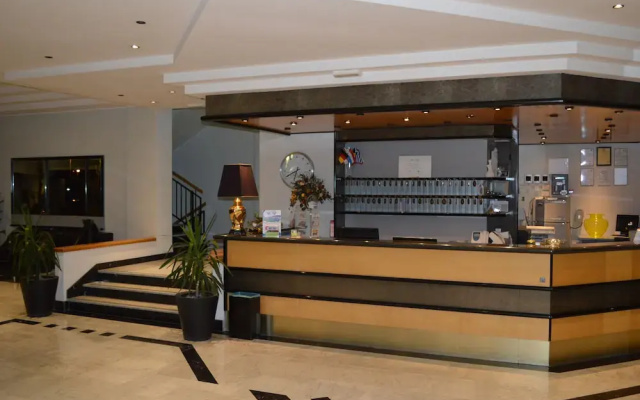 Canadian Hotel