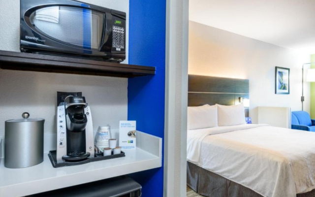 Holiday Inn Express Hotel & Suites Bastrop by IHG