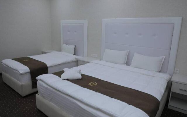 Premium Hotel 777
