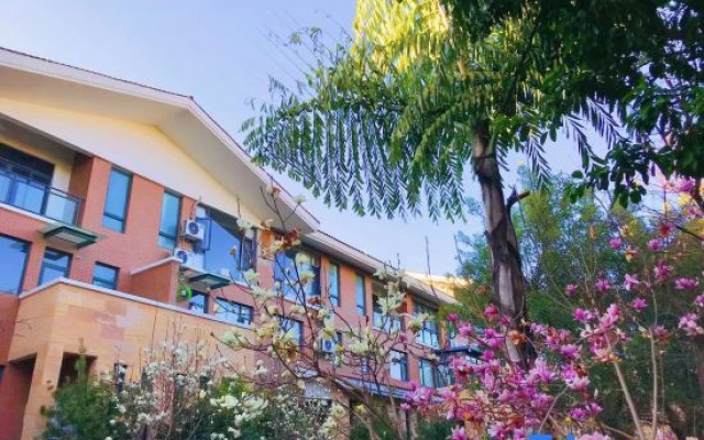 Merlin Art Hotel – Outside – Mile