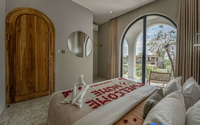 Unu Villa 6 : Mediterranean 2BR W/ Rooftop & Pool - A Luxury Private Villa By Balinest Villas — 4-star hotel in Tumbak Bayuh