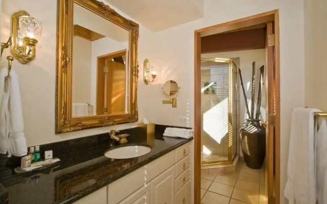 Downtown Penthouse 4 Bedroom Condo