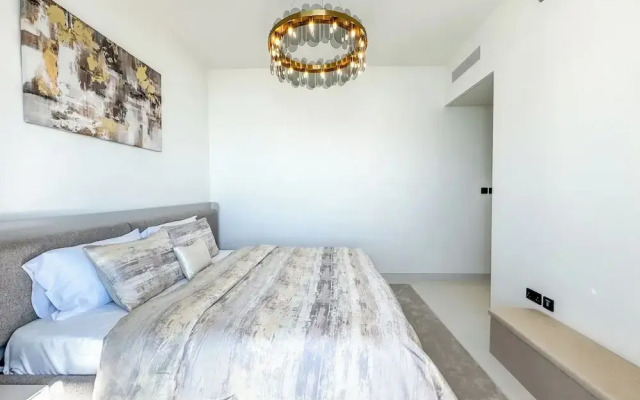 High floor Panoramic 2BR & Private Beach