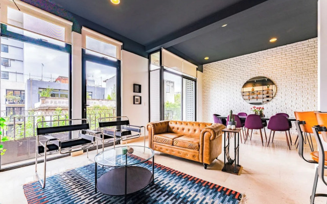 NEW Perfect Location with Free Parking