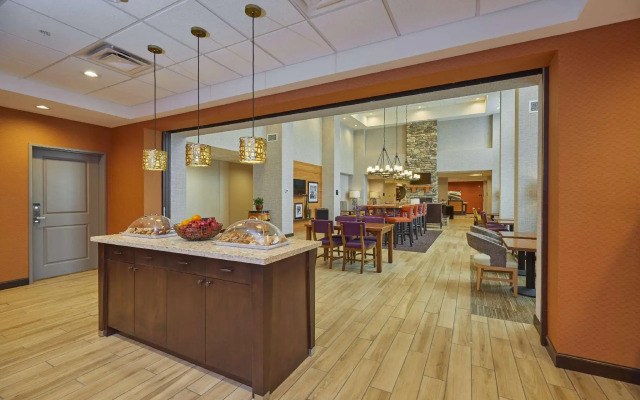 Hampton Inn & Suites Roseburg