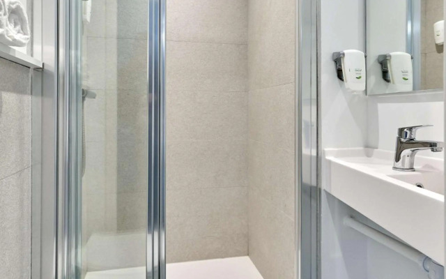 Hotel Kyriad Direct Moulins Sud