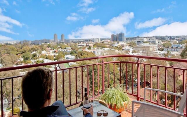 Expansive Views From Sydney 1 Bedroom Apartment